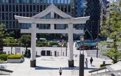 都心にある緑豊かな神社と大人の街の坂道＝赤坂～乃木坂をおさんぽ